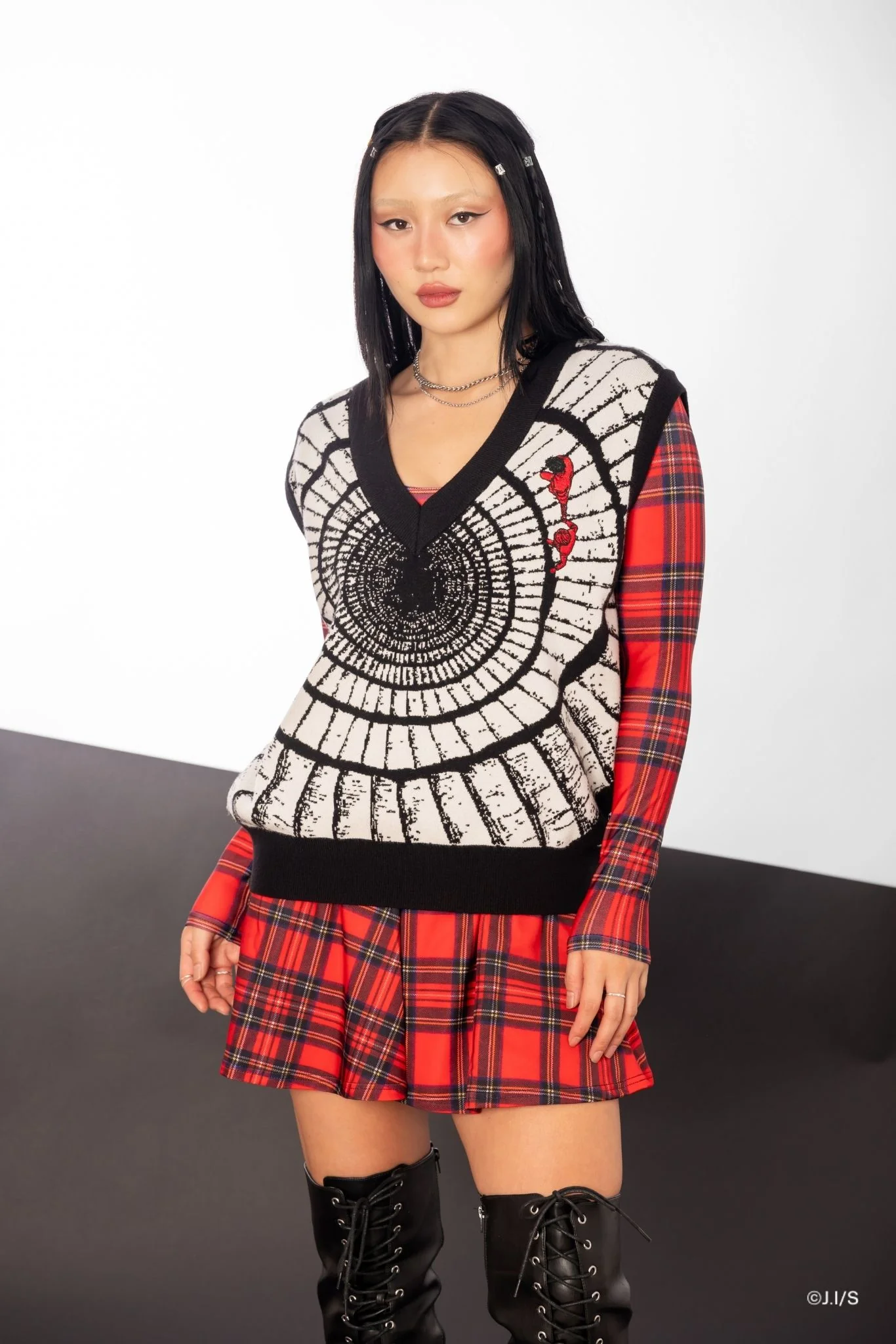 Uzumaki Spiral Oversized Knit Vest - Image 2